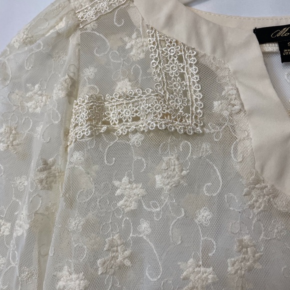 Monteau Lace Top Ivory Women’s Small - Picture 3 of 11